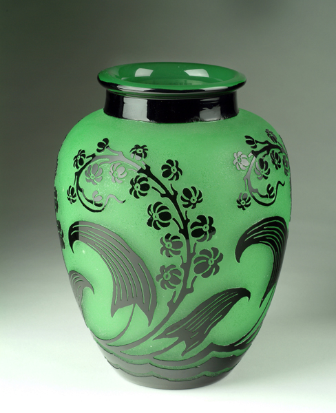 Shape #6272 Urn-shaped vase with flaring rim, short neck and flat circular base. Mirror black 