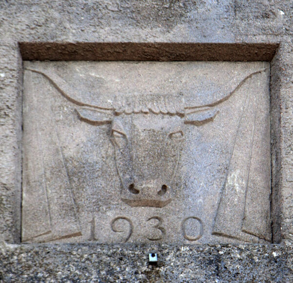 Relief sculpture on a longhorn cow over the date 1930
